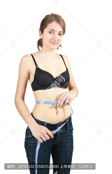 測量腰圍的女孩