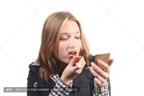 涂上口紅