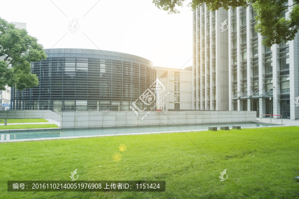 草坪建筑