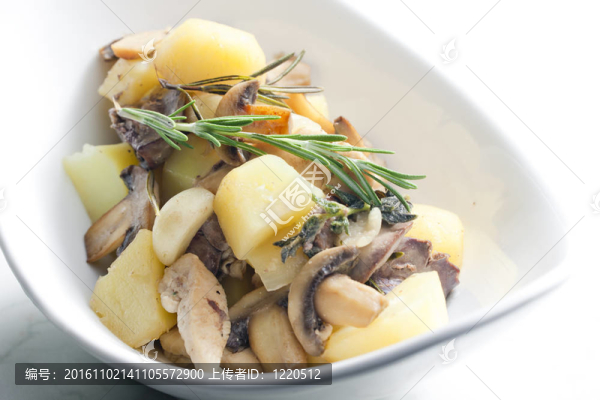 雞肉和土豆