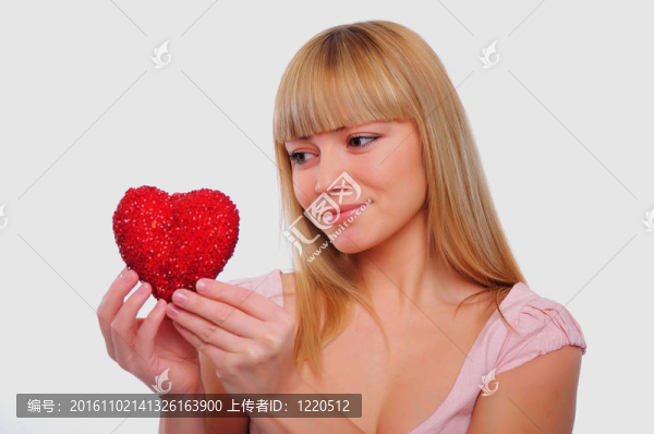 一個迷人的年輕女孩的肖像