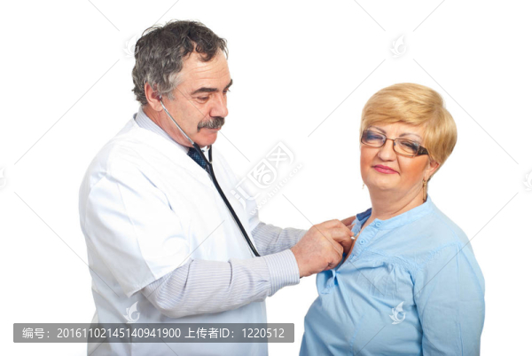 成熟的醫(yī)生男人檢查病人的女人