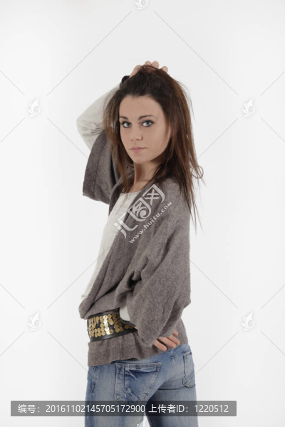 工作室里的年輕女人