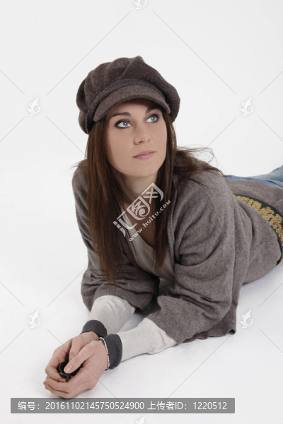 工作室里的年輕女人