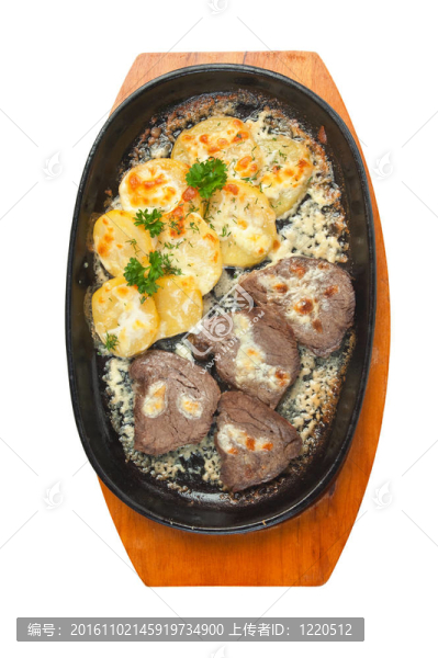 烤牛肉和土豆和香料