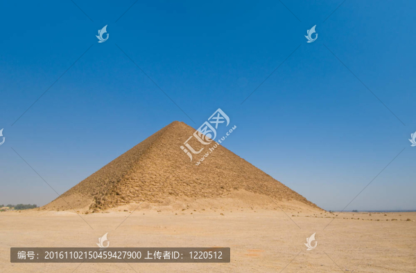 紅色金字塔在Dahshur；開羅；埃及