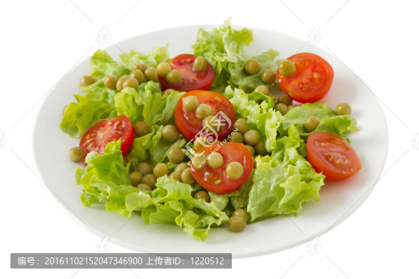 盤子里有豌豆的蔬菜沙拉