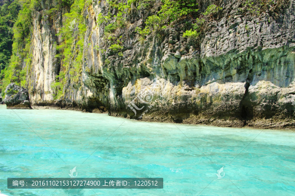 巖石和海
