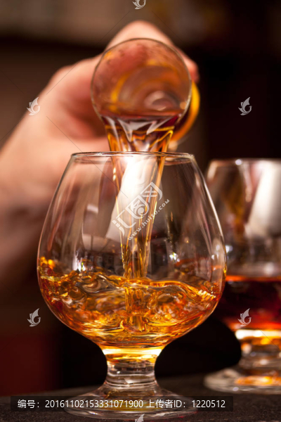 手倒酒精
