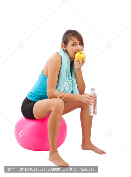 帶健身球的女人