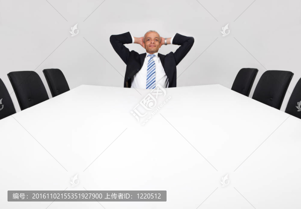 商人獨自坐著