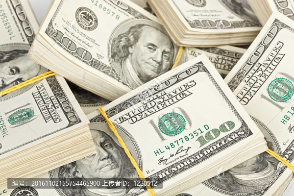 許多我們100美元的鈔票