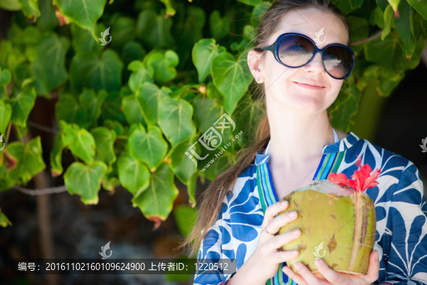 美麗與椰子的肖像