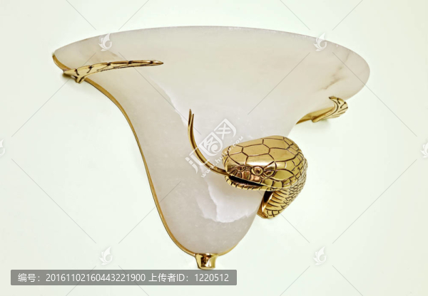 在綠色長(zhǎng)城黃金蛇瑪瑙燈