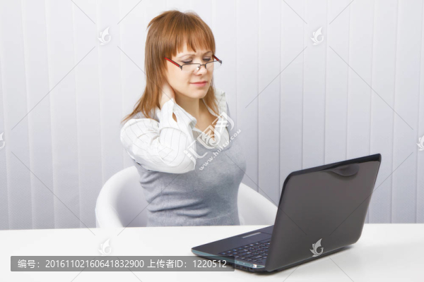 辦公室里疲倦的工人