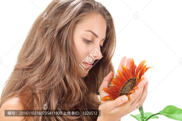 年輕的漂亮女人長(zhǎng)著長(zhǎng)著向日葵的臉