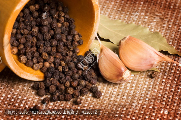 黑胡椒蒜和香葉