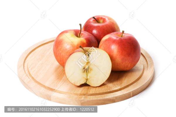 白色背景上的紅蘋(píng)果