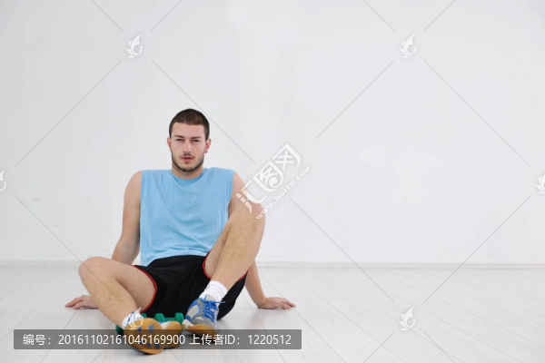 男人健身鍛煉