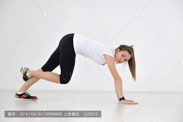 青年女子健身鍛煉
