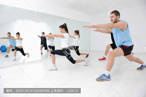 青年群體健身俱樂部