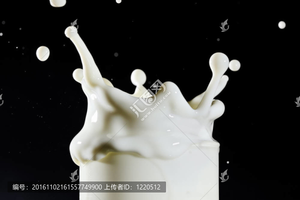 深藍(lán)色滴濺牛奶的牛奶