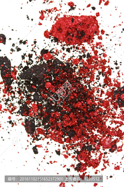 紅色和黑色眼影白色隔離了