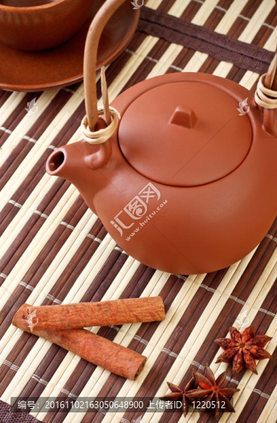 茶與肉桂和八角