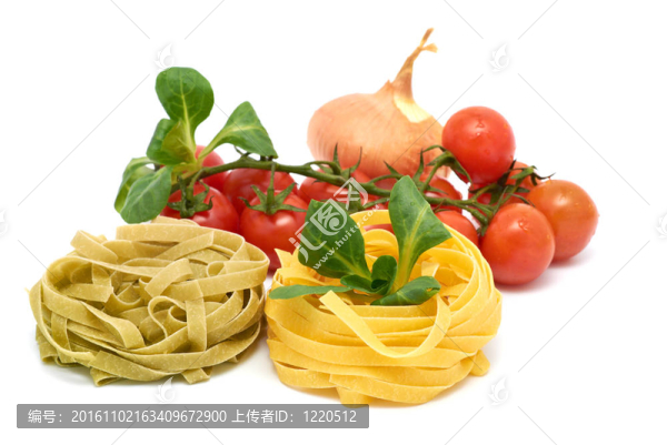 意大利面條和蔬菜