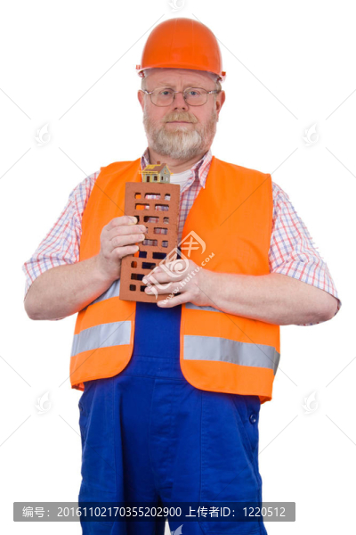 帶模型房屋的建筑工人