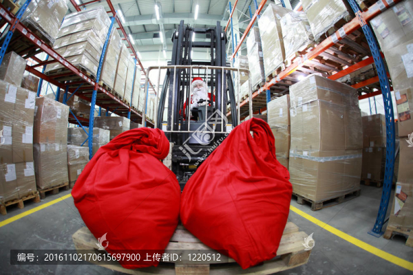 克勞斯倉庫里的叉車-匯圖網(wǎng) www.fosd68.com 克勞斯倉庫里的叉車