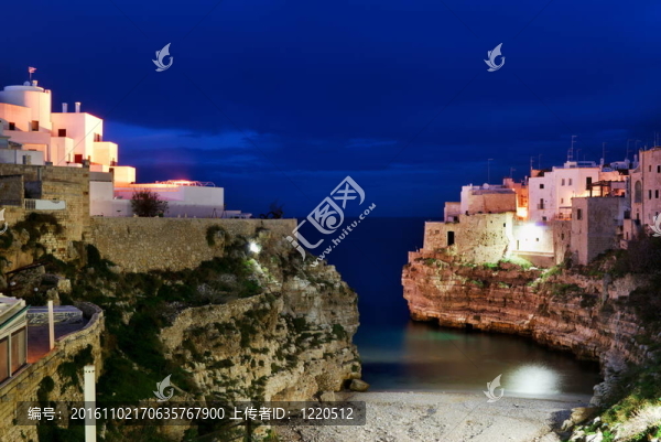 Polignano濱海夜景