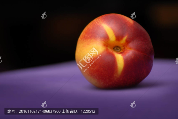 一個油桃