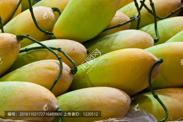 竹籃子里的芒果