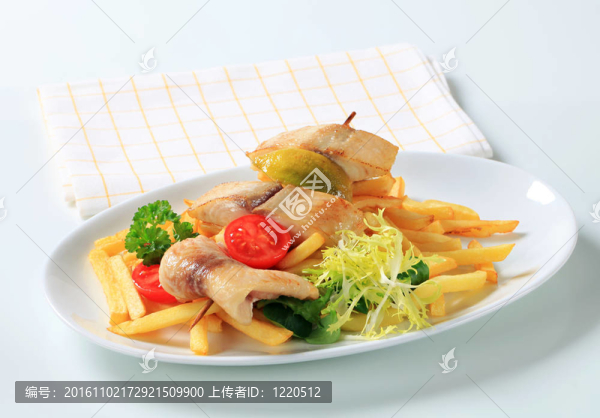 魚串和炸薯?xiàng)l