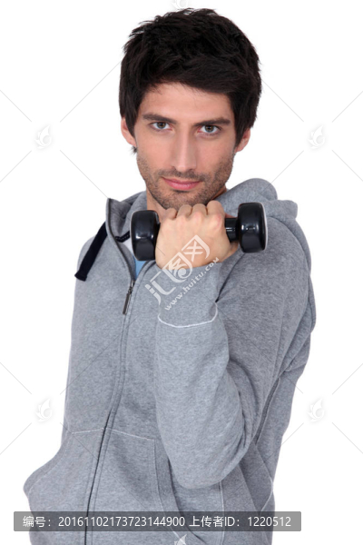 舉起啞鈴的男人