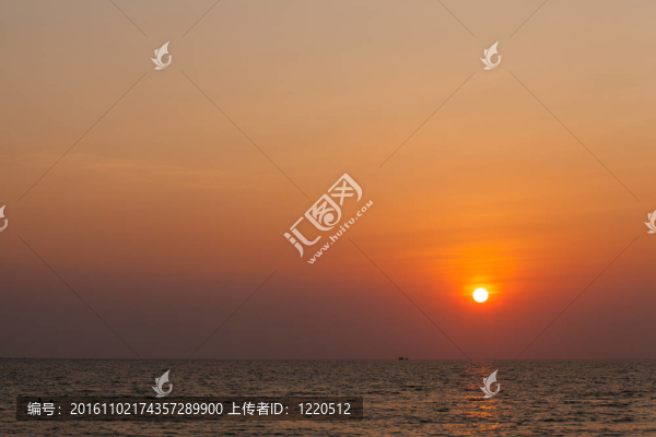 太陽落下。