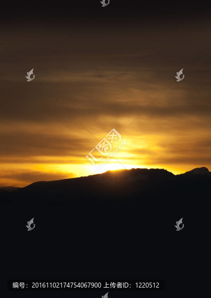 夕陽(yáng)在山