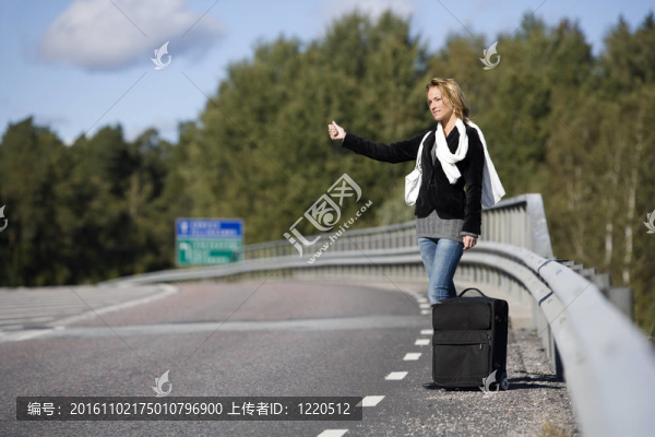 搭便車的女人