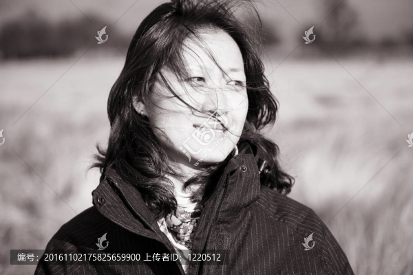 亞洲婦女畫像；眺望距離