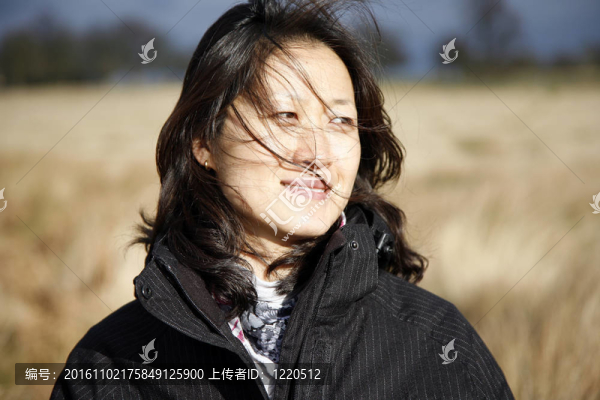亞洲婦女畫像；眺望距離