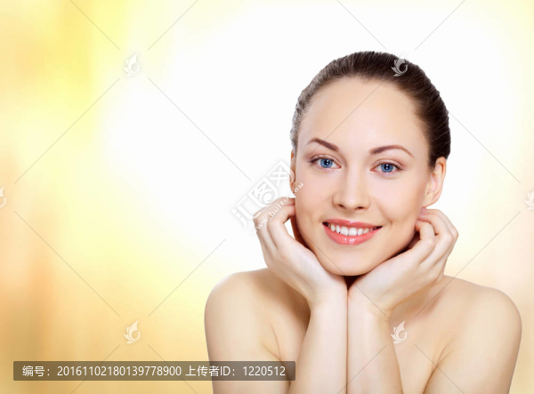 年輕美女的工作室肖像