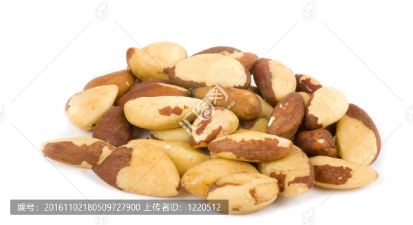 白色背景上的美味堅(jiān)果