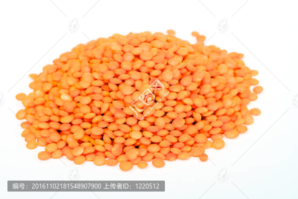 原紅扁豆堆孤立在白色背景