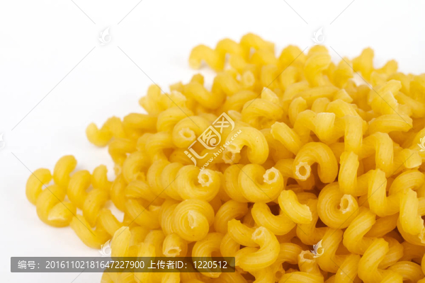 白色背景意大利意大利面食的特寫