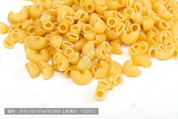 白色背景意大利意大利面食的特寫
