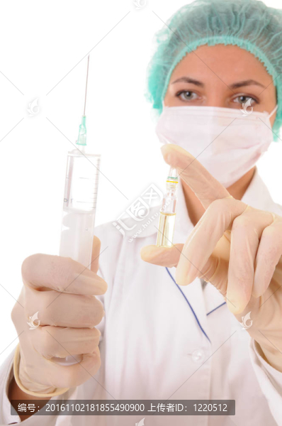 醫(yī)生手上的注射器和藥物