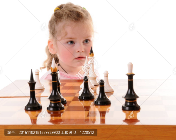 玩象棋的女孩