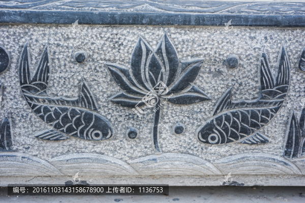 雙魚吐珠浮雕