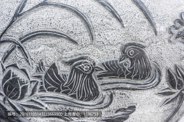 鴛鴦戲水浮雕